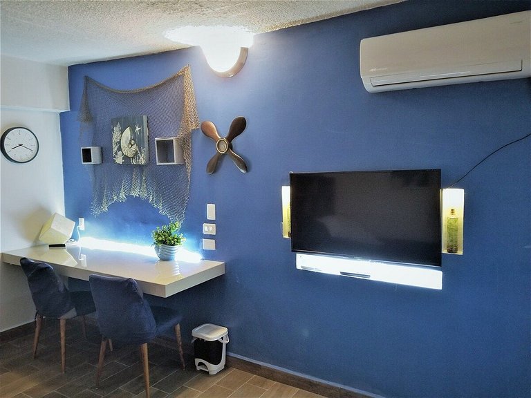 Economic room with AC, TV and minibar, centrical