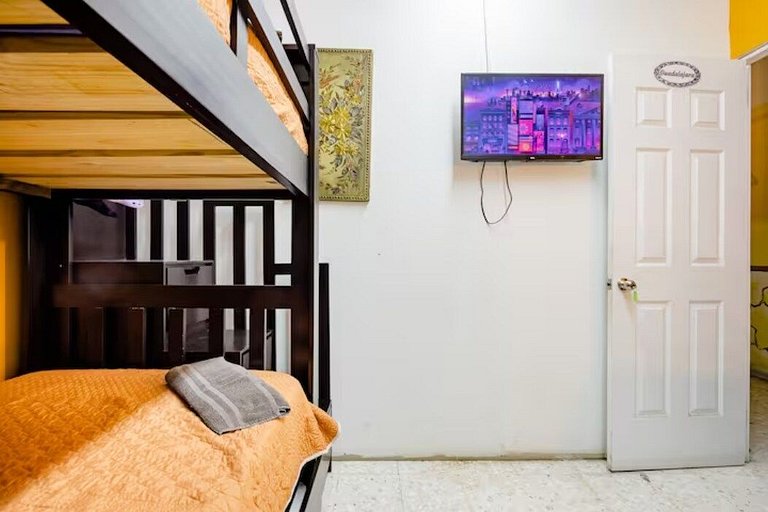 Hab “Cancun"  Sin a/c  4 cuadras de Fundidora