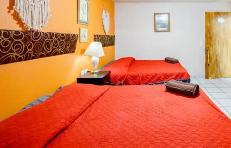 Habitación 2 c/Queen con baño y A/C | O