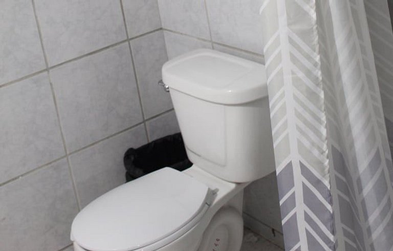 Habitación 2 c/Queen con baño y A/C | O