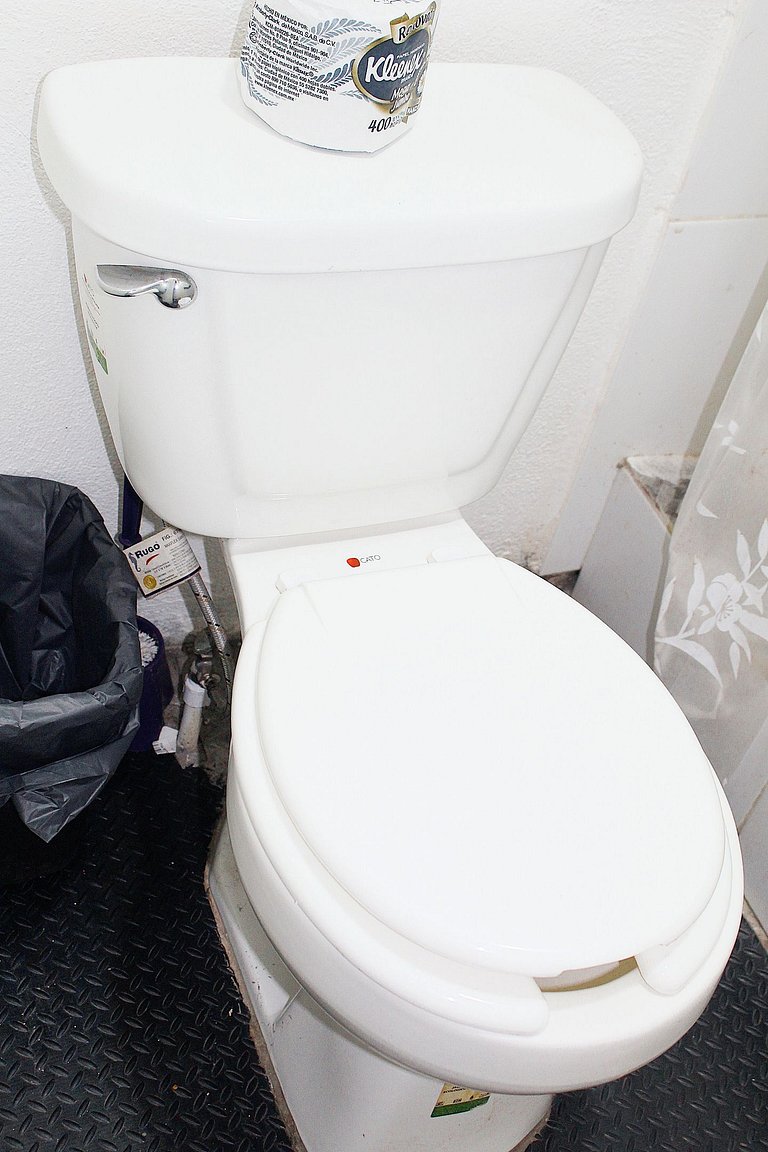Habitación con baño y 2 c/Queen
