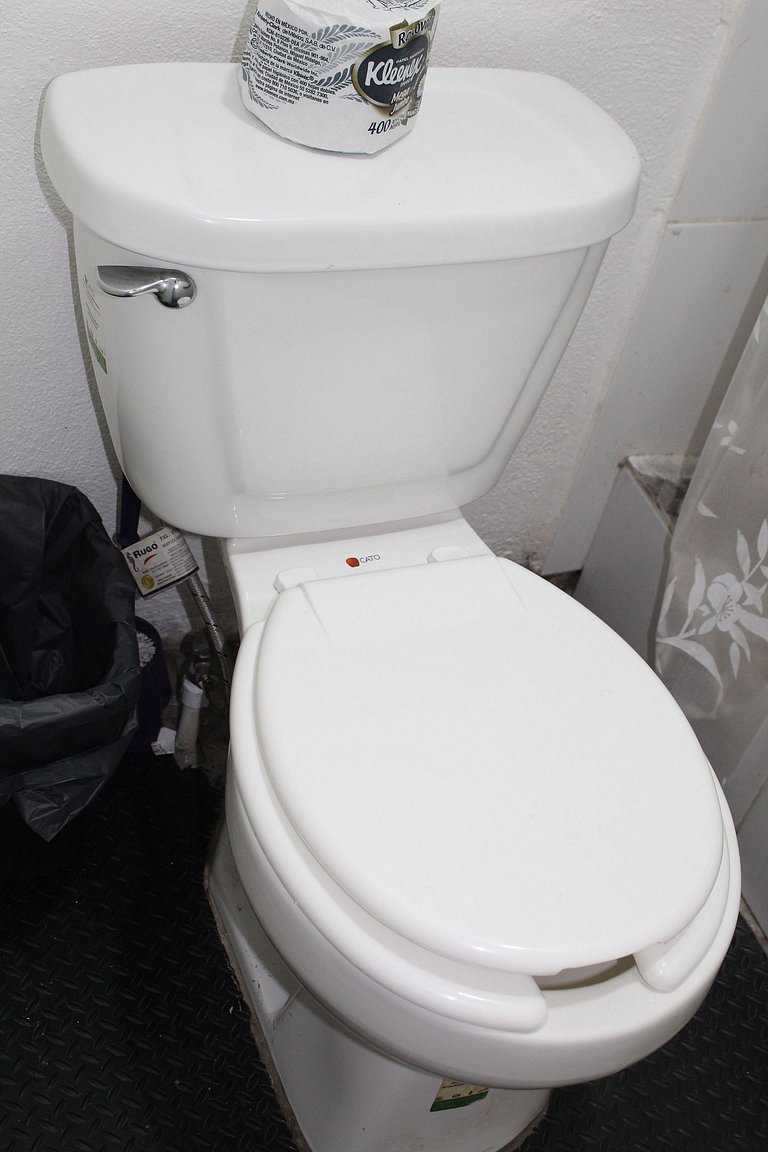 Habitación con baño y 2 c/Queen