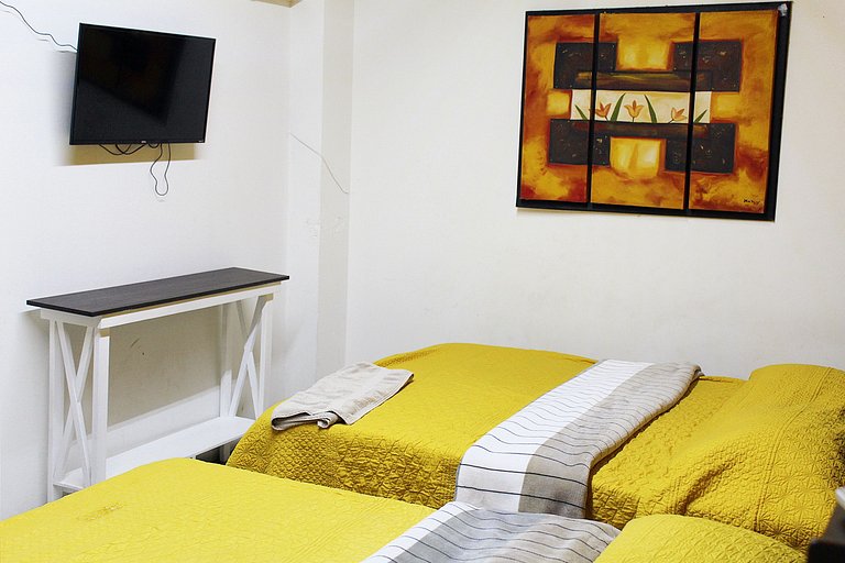 Habitación con baño y 2 c/Queen