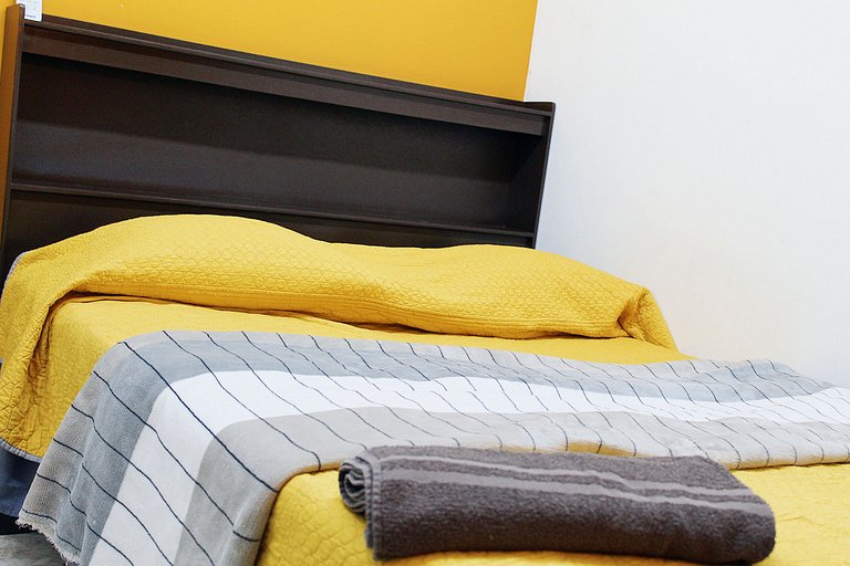 Habitación con baño y 2 c/Queen