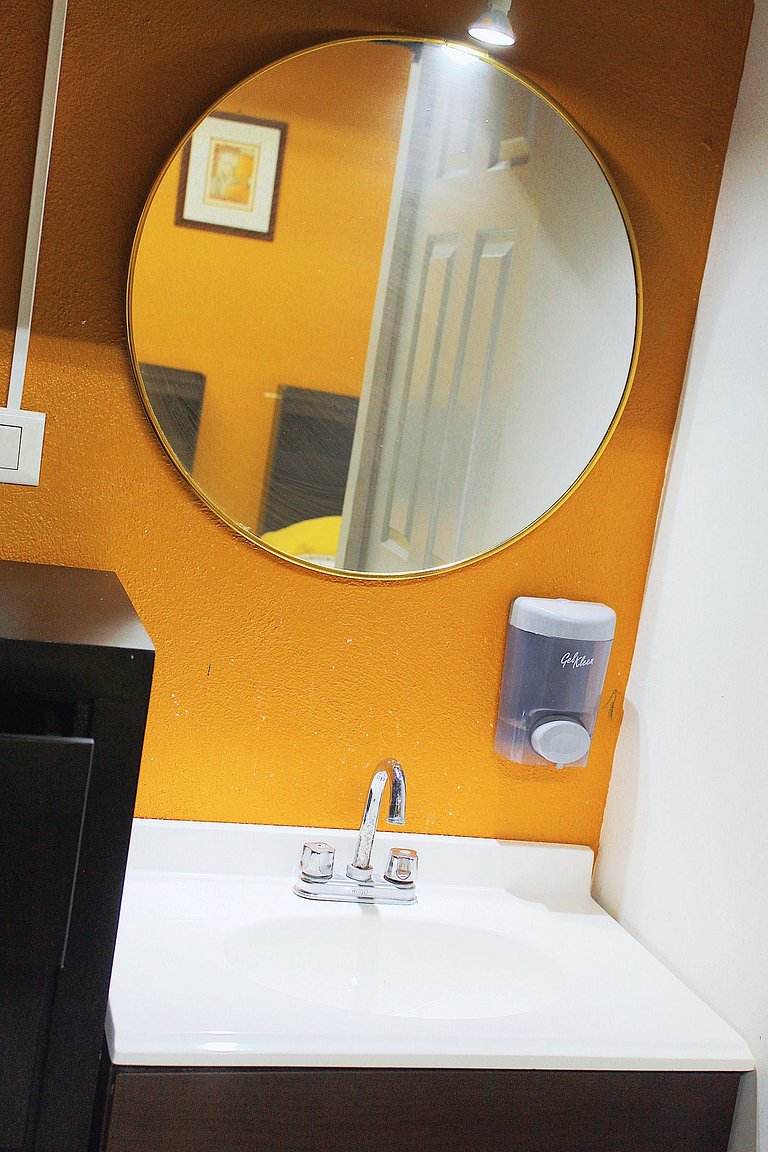Habitación con baño y 2 c/Queen