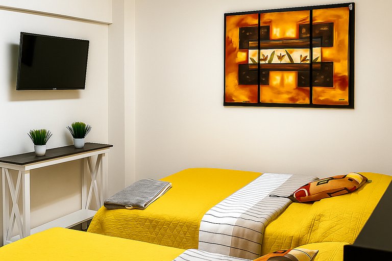 2 Queen bed room w/bathroom & A/C |V
