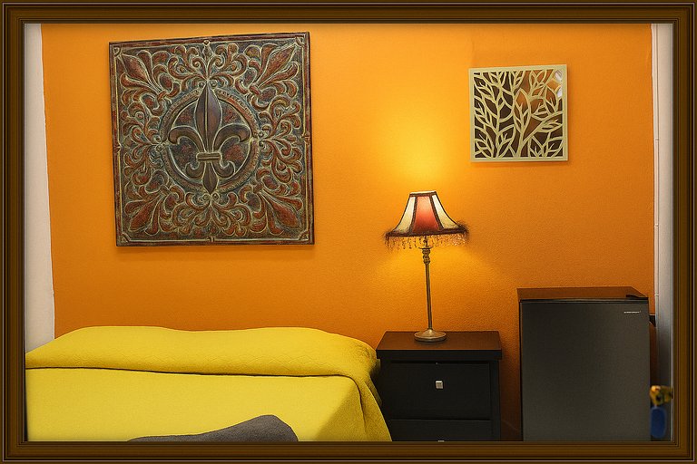 Habitación cama Queen cerca de Fundidora | j