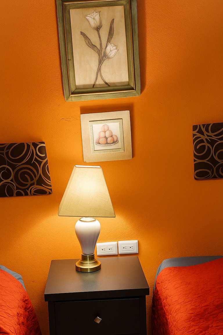 O* 2 Queen bed room w/bathroom & A/C |O